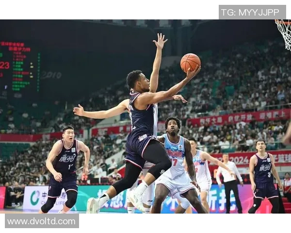 CBA精彩对决广州队与新疆队比赛视频回顾与精彩瞬间分析